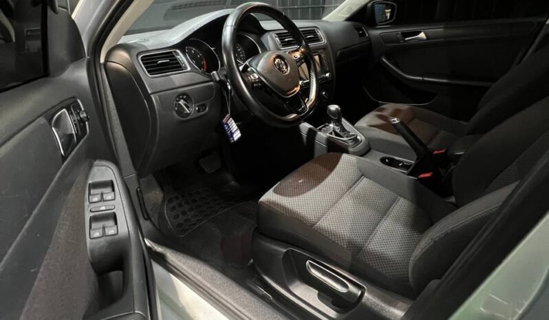 
								VOLKSWAGEN NEW JETTA COMFORTLINE 2.5 AUT full									