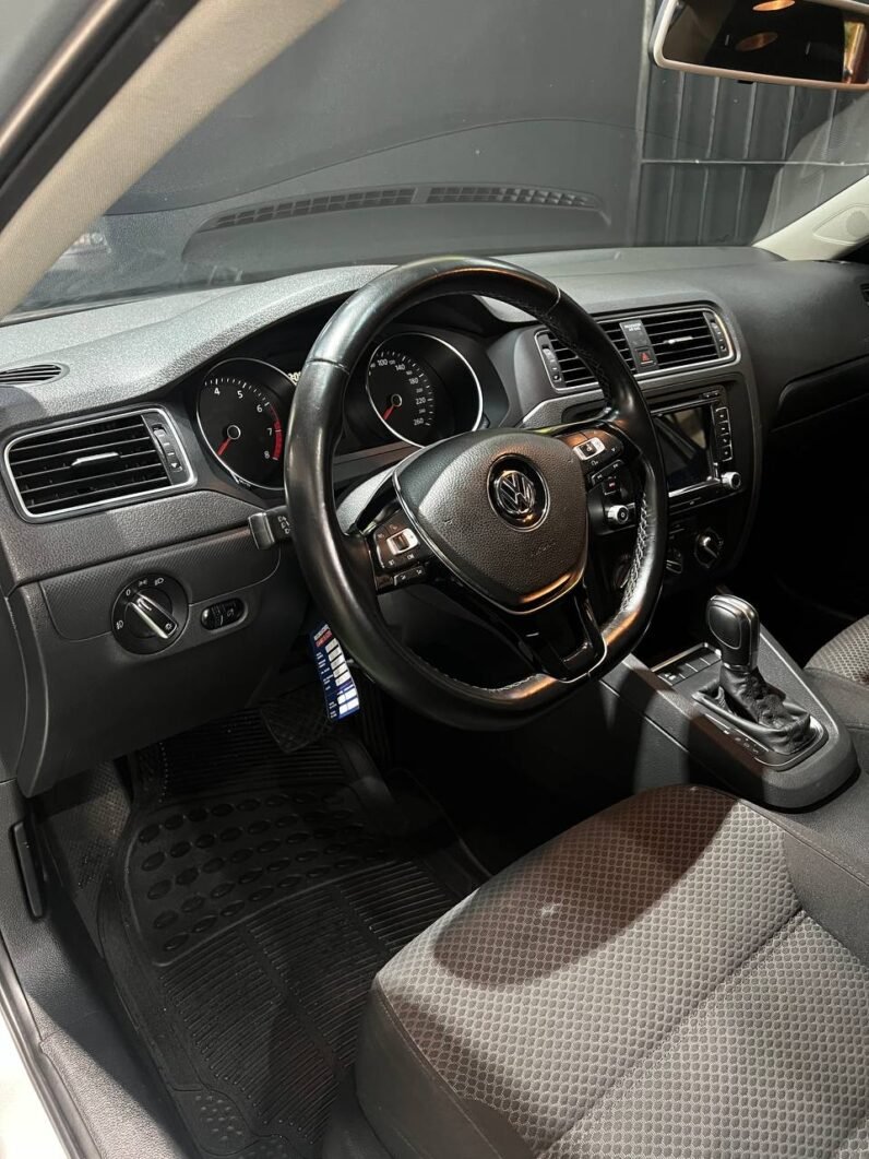 
								VOLKSWAGEN NEW JETTA COMFORTLINE 2.5 AUT full									