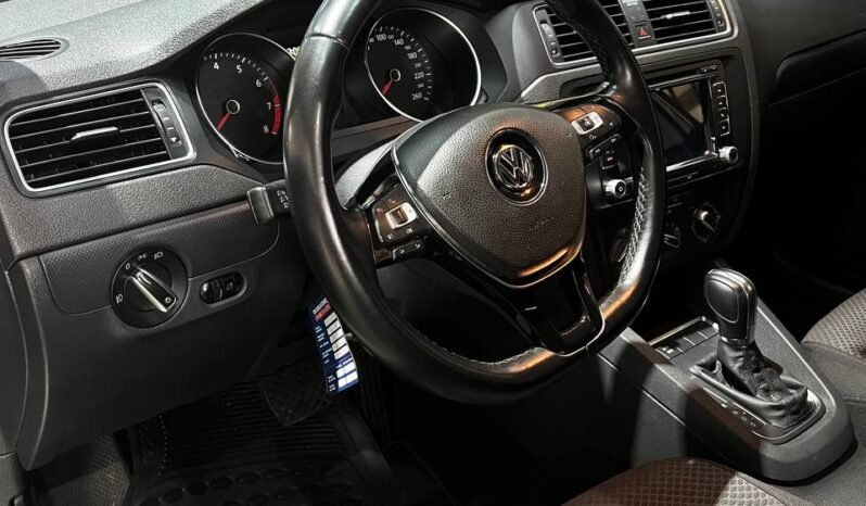 
								VOLKSWAGEN NEW JETTA COMFORTLINE 2.5 AUT full									