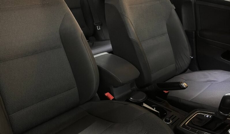 
								VOLKSWAGEN GOLF COMFORTLINE 1.6 AT full									