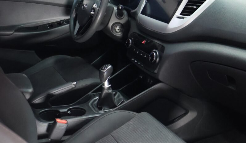 
								HYUNDAI TUCSON GL ADVANCE MT 2.0 GSL full									