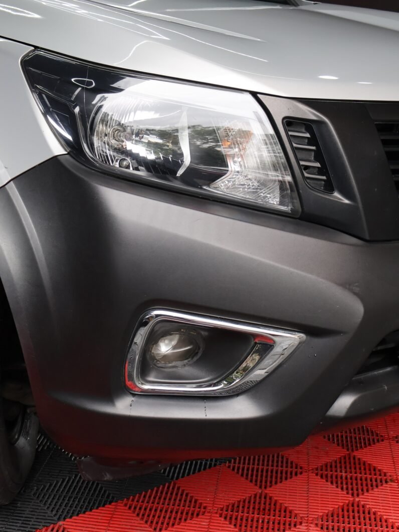 
								NISSAN NP300 FRONTIER-ESTACAS GASOLINA 4X2 MT full									