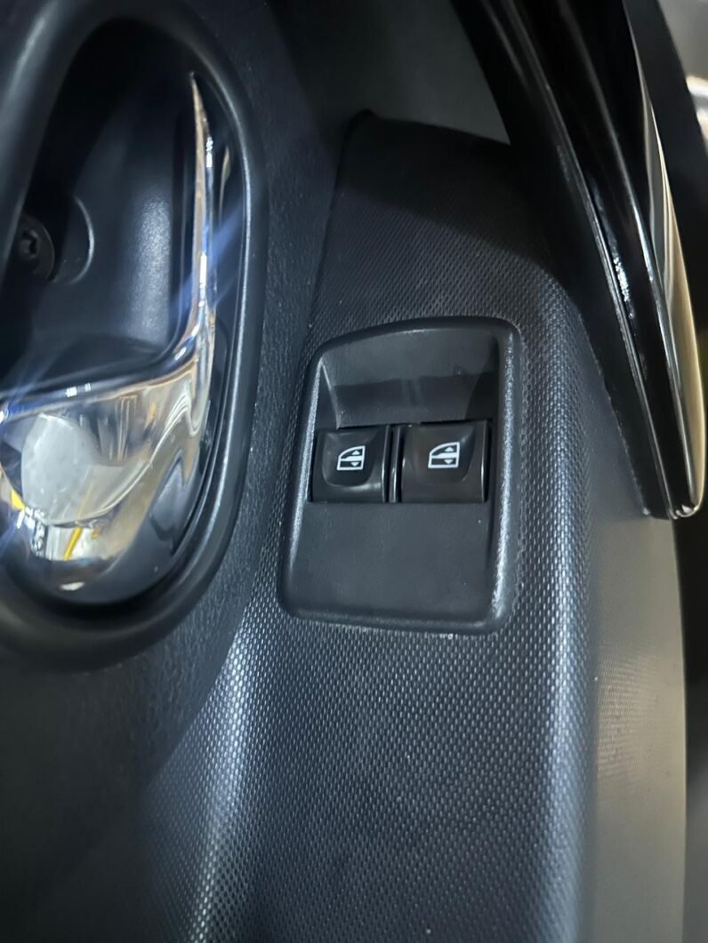 
								RENAULT LOGAN EXCLUSIVE 1600 AT SEDAN full									