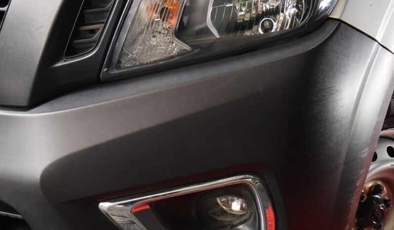 
								NISSAN NP300 FRONTIER-ESTACAS GASOLINA 4X2 MT full									