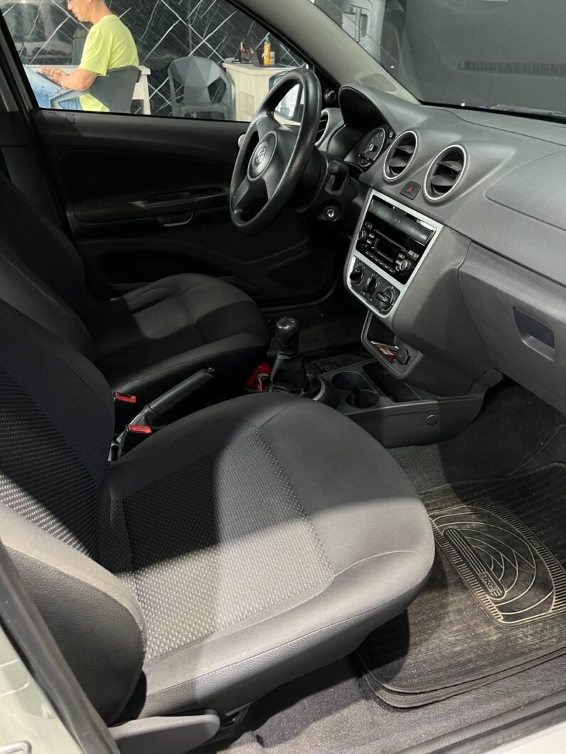 
								VOLKSWAGEN VOYAGE COMFORTLINE MT 1.6L full									