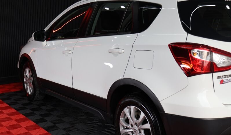 
								SUZUKI S-CROSS 2WD GL AT 4×2 full									