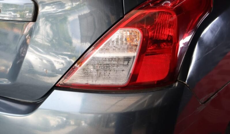 
								NISSAN VERSA SENSE MT 1.6 full									