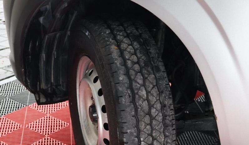 
								NISSAN NP300 FRONTIER-ESTACAS GASOLINA 4X2 MT full									