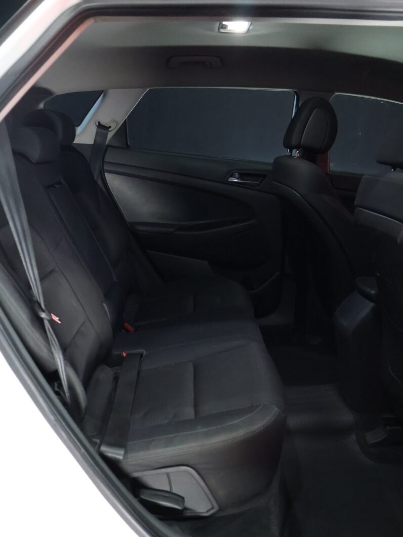 
								HYUNDAI TUCSON GL ADVANCE MT 2.0 GSL full									