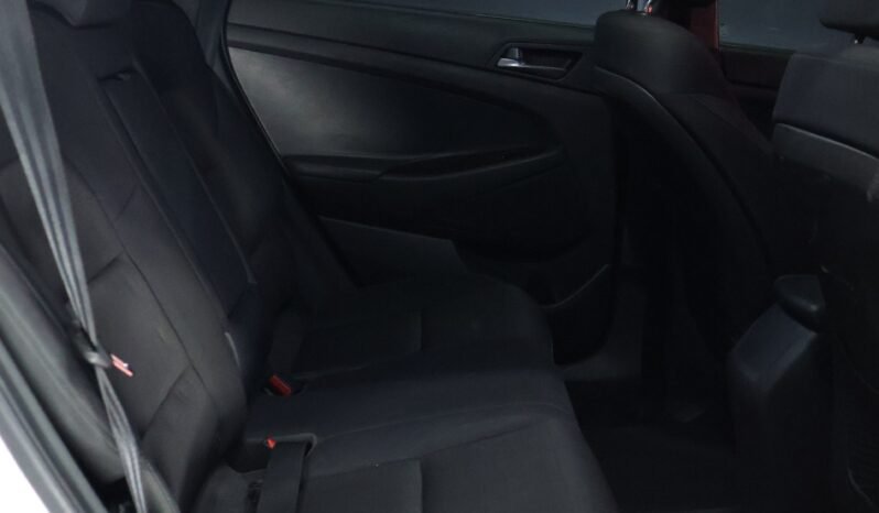 
								HYUNDAI TUCSON GL ADVANCE MT 2.0 GSL full									