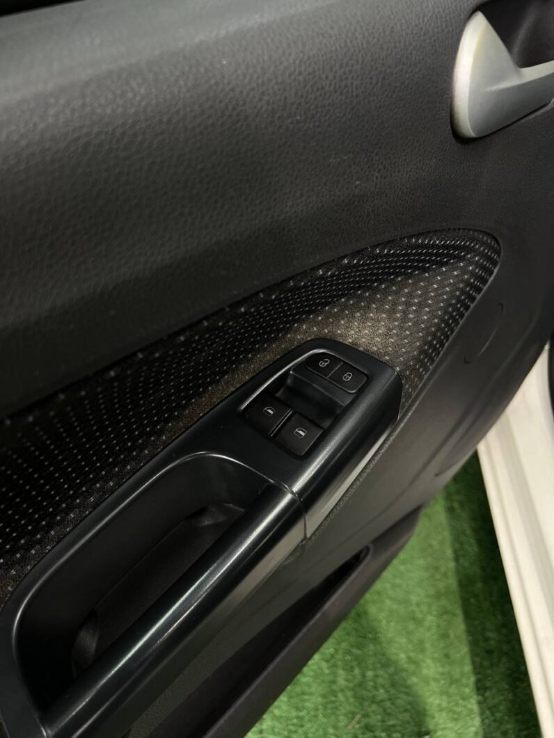 
								VOLKSWAGEN VOYAGE COMFORTLINE MT 1.6L full									