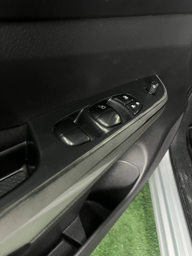 
								NISSAN FRONTIER NP300 2.5 DIESEL  MT 4X4 full									