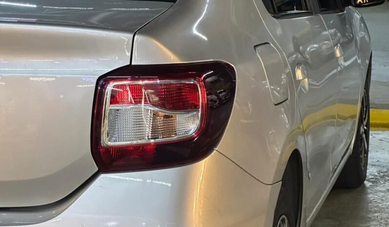 
								RENAULT LOGAN EXCLUSIVE 1600 AT SEDAN full									