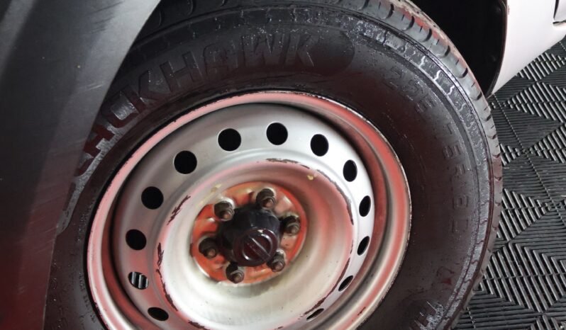 
								NISSAN NP300 FRONTIER-ESTACAS GASOLINA 4X2 MT full									