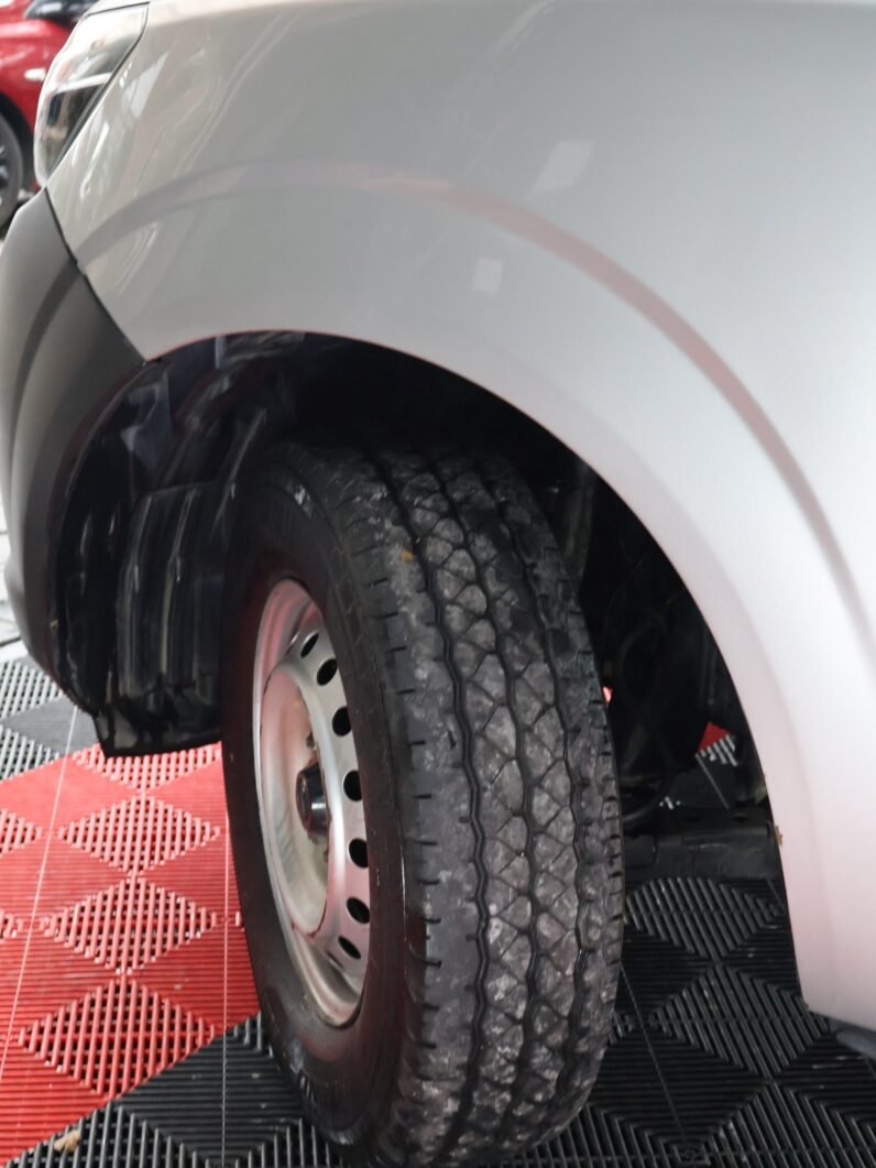 
								NISSAN NP300 FRONTIER-ESTACAS GASOLINA 4X2 MT full									