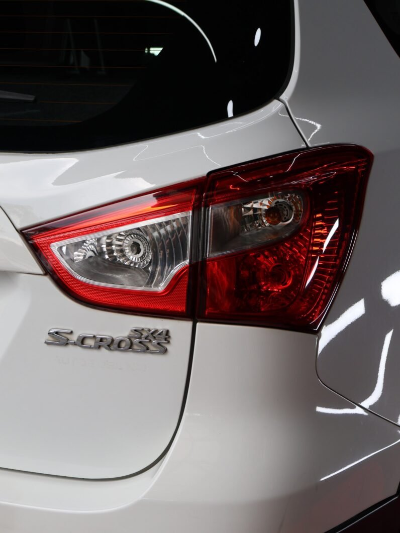 
								SUZUKI S-CROSS 2WD GL AT 4×2 full									