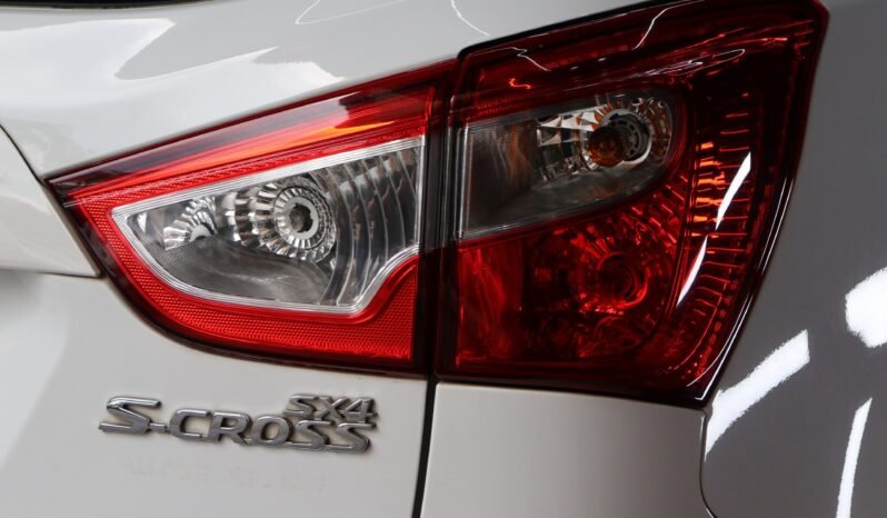 
								SUZUKI S-CROSS 2WD GL AT 4×2 full									