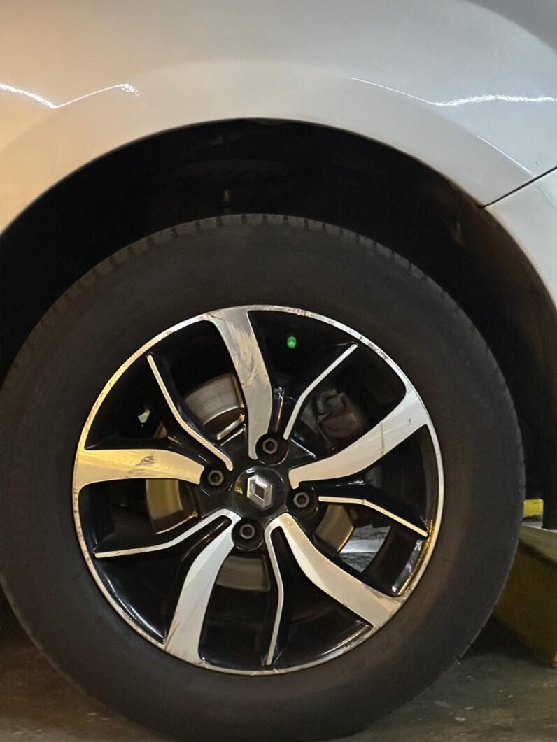 
								RENAULT LOGAN EXCLUSIVE 1600 AT SEDAN full									