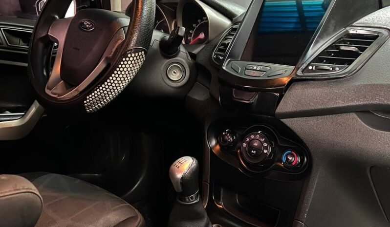 
								FORD FIESTA SE MT HB full									