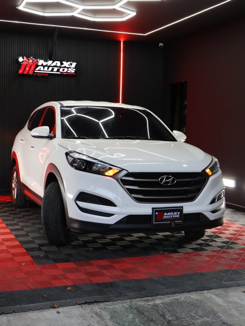 
								HYUNDAI TUCSON GL ADVANCE MT 2.0 GSL full									