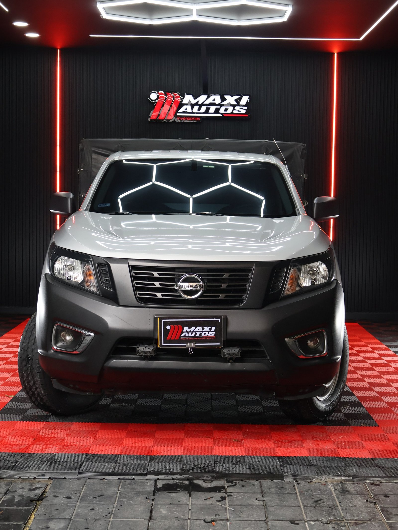 NISSAN NP300 FRONTIER-ESTACAS GASOLINA 4X2 MT