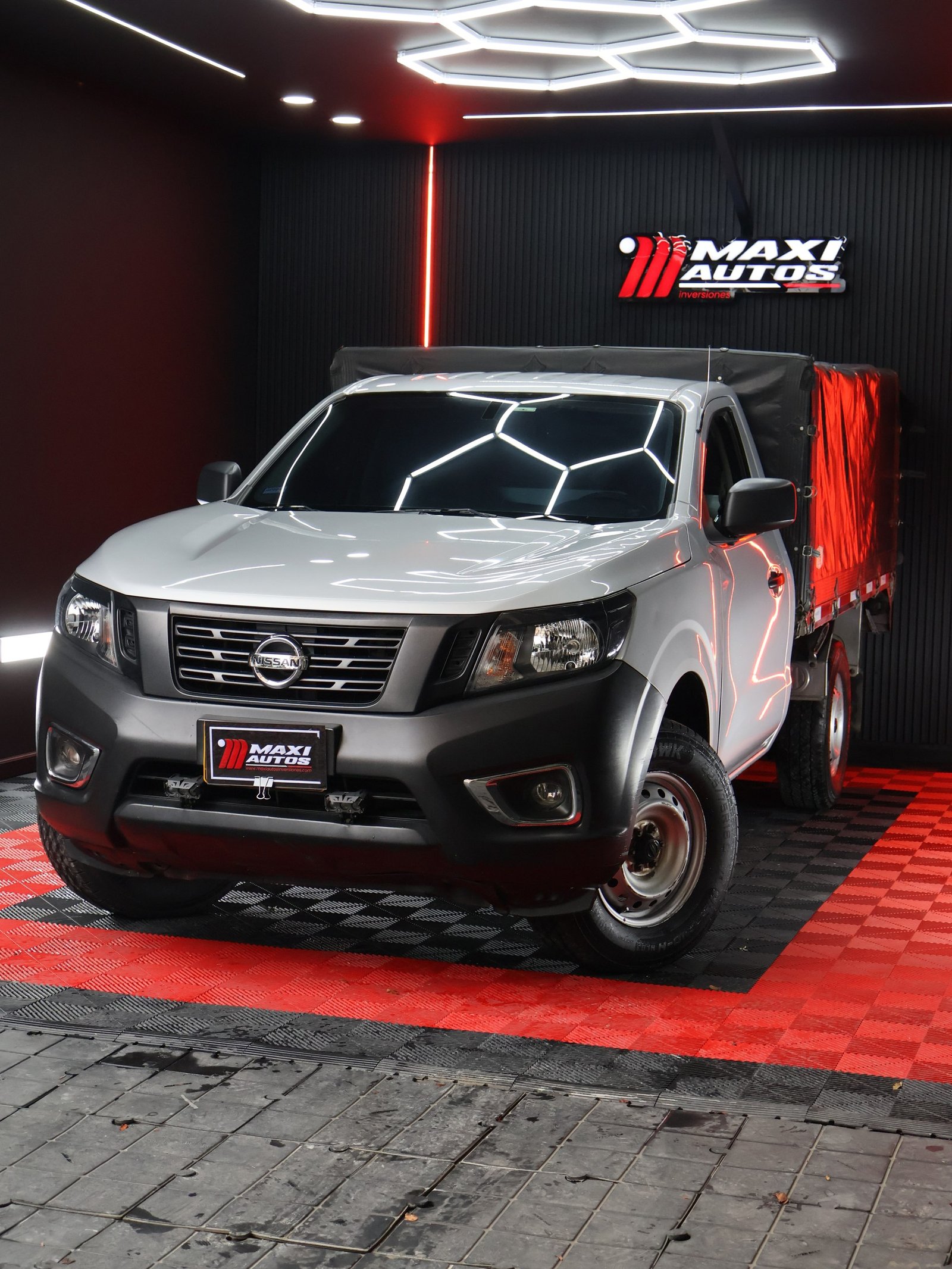 NISSAN NP300 FRONTIER-ESTACAS GASOLINA 4X2 MT