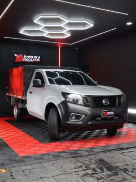 NISSAN NP300 FRONTIER-ESTACAS GASOLINA 4X2 MT