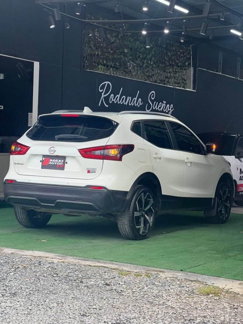 
								NISSAN QASHQAI EXCLUSIVE AT 4X4 2.0 GASOL full									