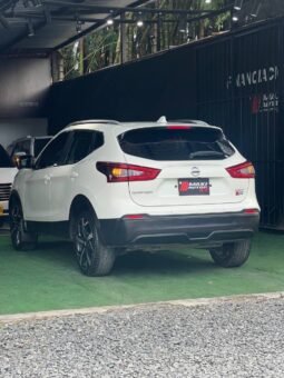 
										NISSAN QASHQAI EXCLUSIVE AT 4X4 2.0 GASOL full									