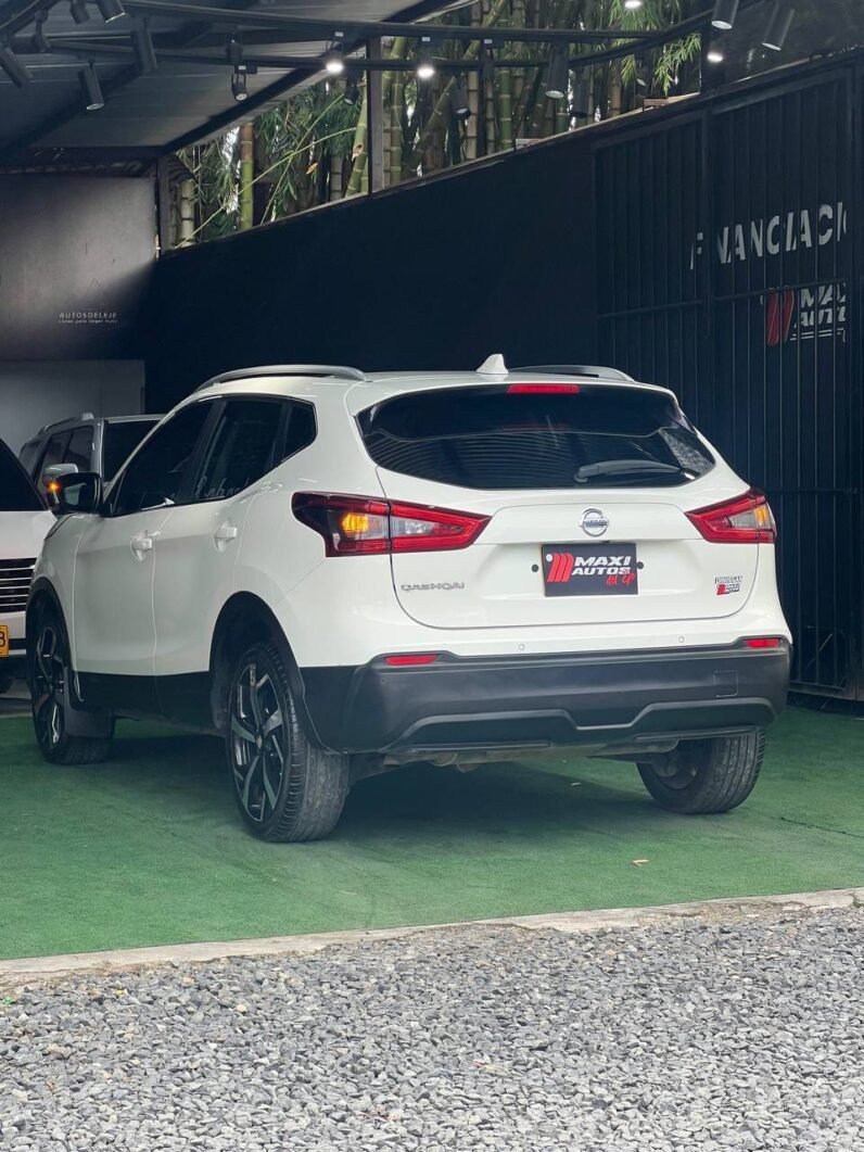 
								NISSAN QASHQAI EXCLUSIVE AT 4X4 2.0 GASOL full									