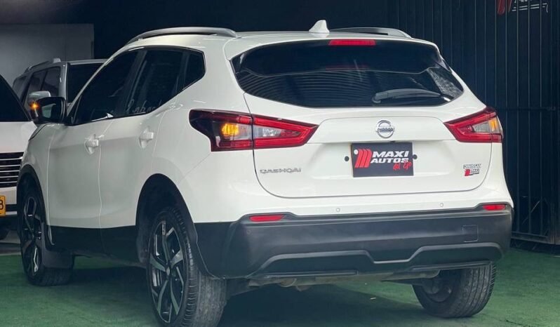 
								NISSAN QASHQAI EXCLUSIVE AT 4X4 2.0 GASOL full									