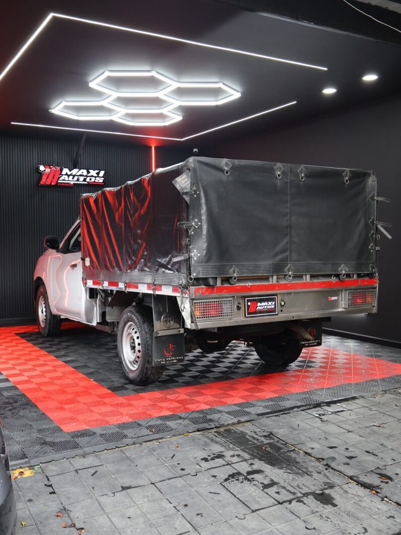 
								NISSAN NP300 FRONTIER-ESTACAS GASOLINA 4X2 MT full									