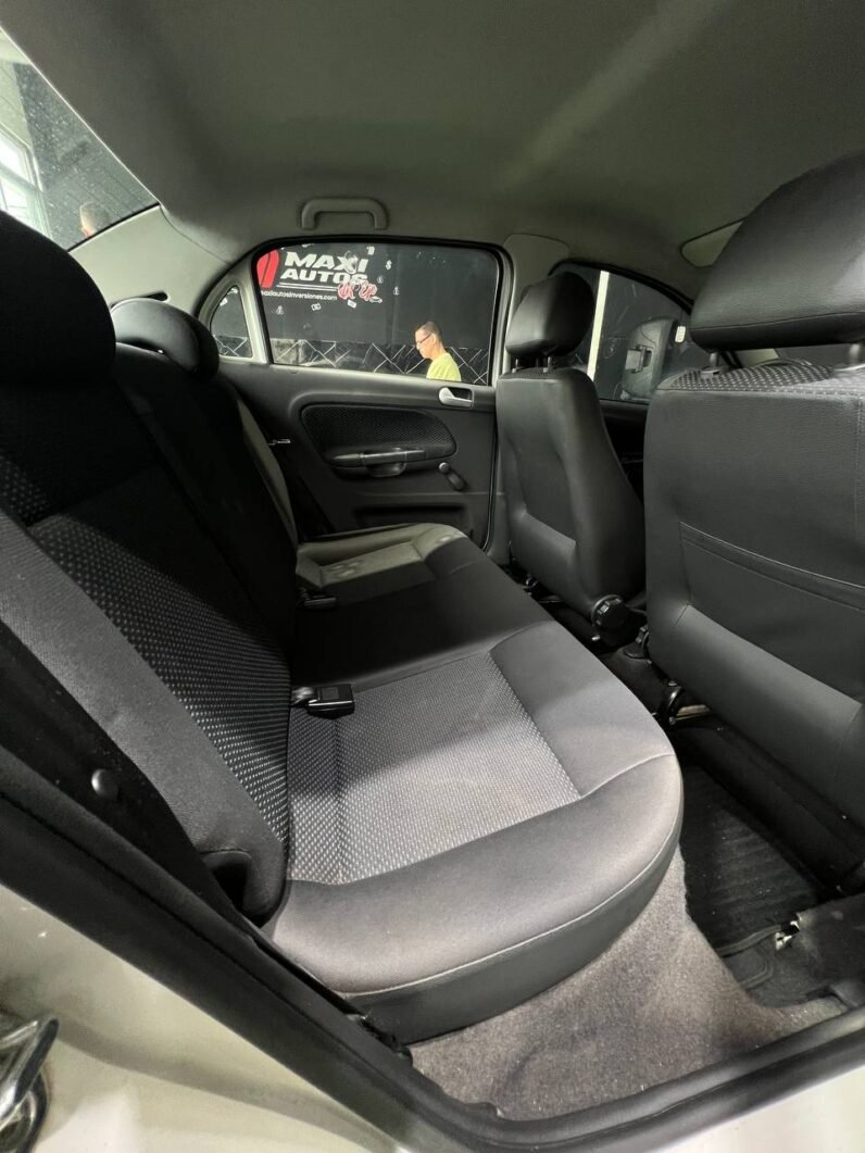 
								VOLKSWAGEN VOYAGE COMFORTLINE MT 1.6L full									