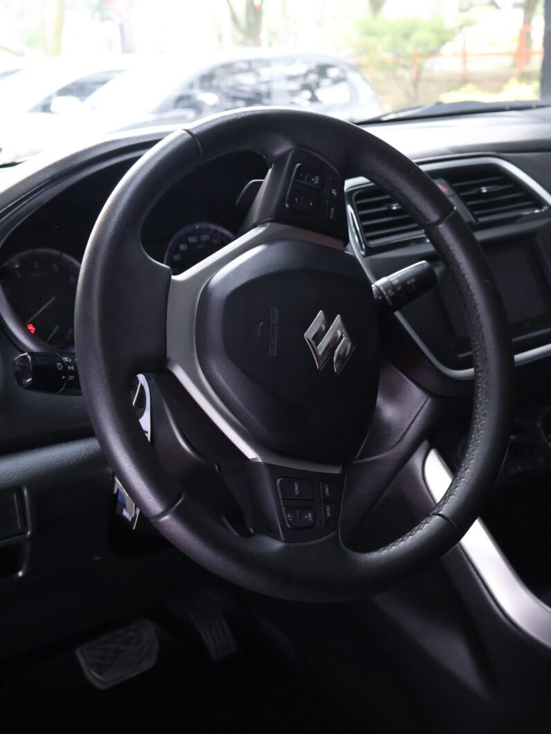 
								SUZUKI S-CROSS 2WD GL AT 4×2 full									