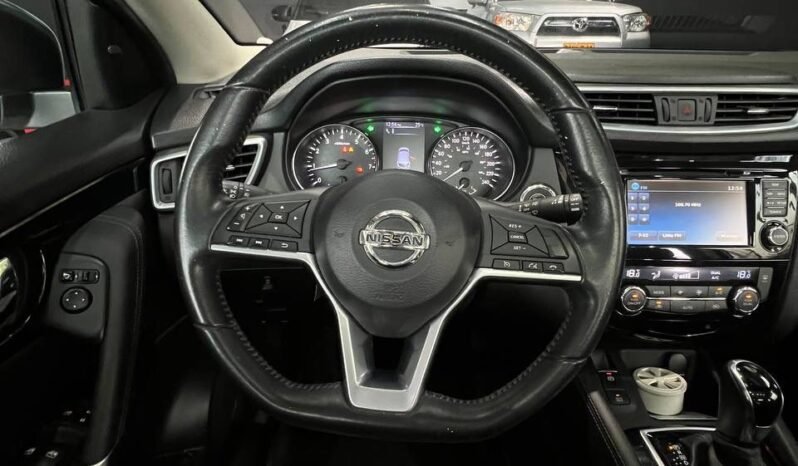 
								NISSAN QASHQAI EXCLUSIVE AT 4X4 2.0 GASOL full									