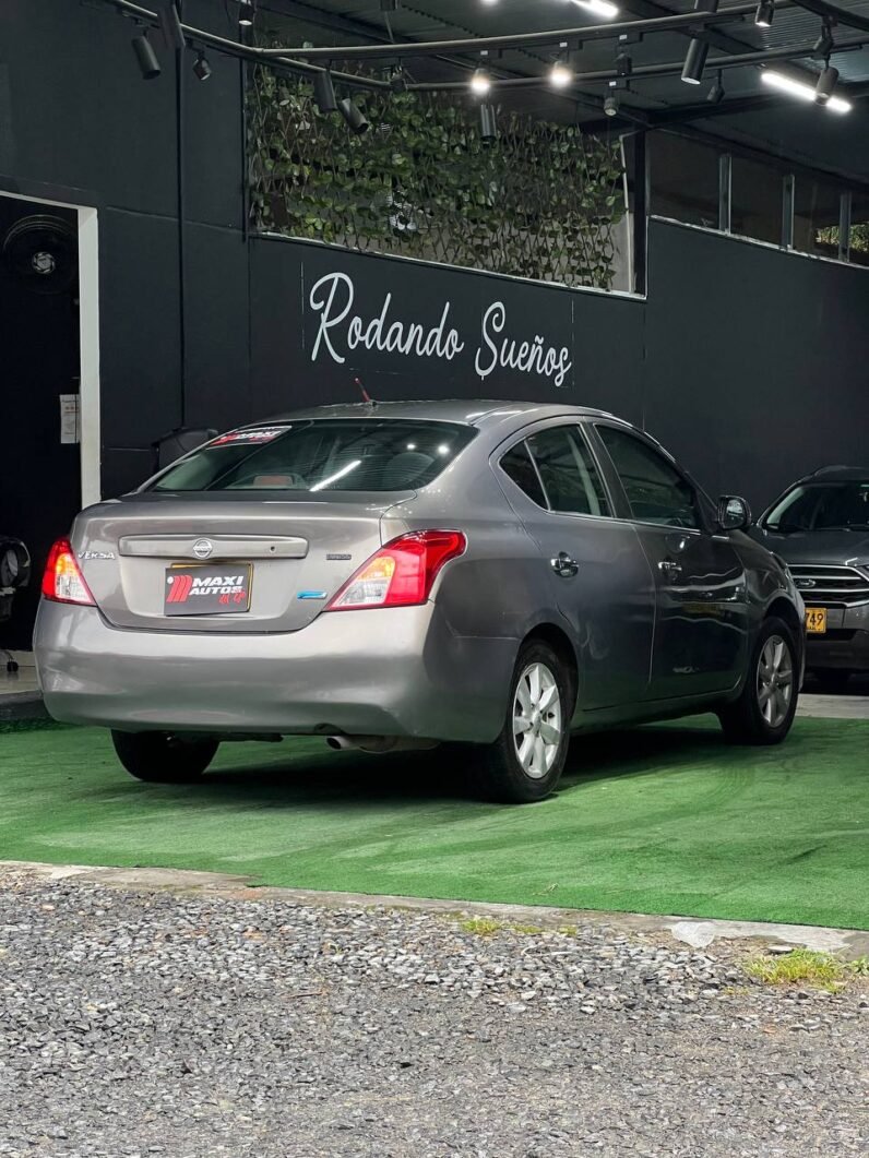 
								NISSAN VERSA ADVANCE MT 1.6 SD full									