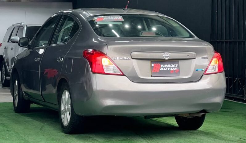 
								NISSAN VERSA ADVANCE MT 1.6 SD full									