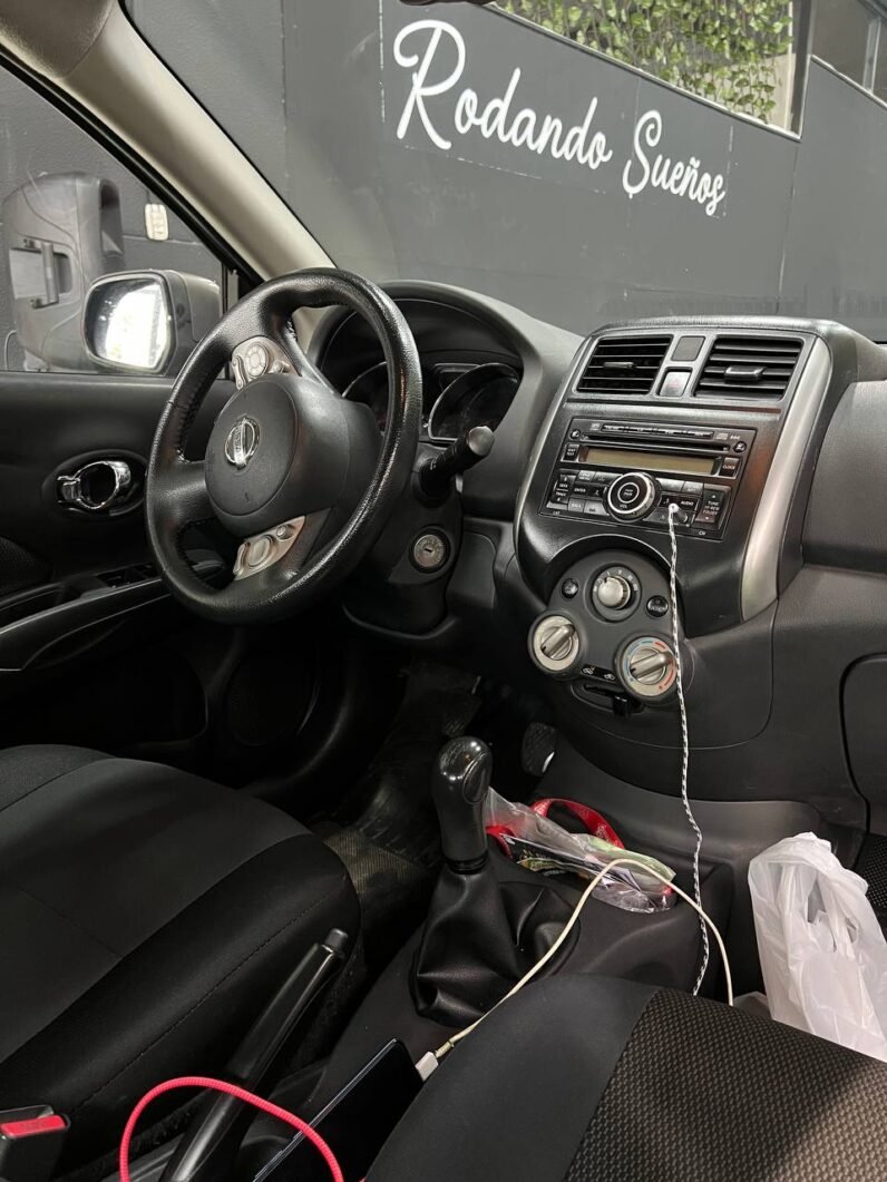 
								NISSAN VERSA ADVANCE MT 1.6 SD full									