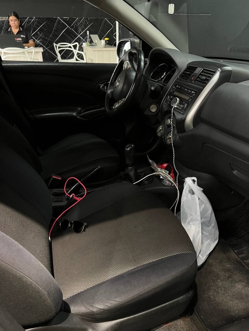 
								NISSAN VERSA ADVANCE MT 1.6 SD full									