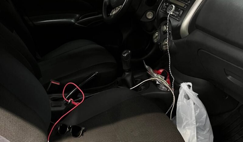 
								NISSAN VERSA ADVANCE MT 1.6 SD full									