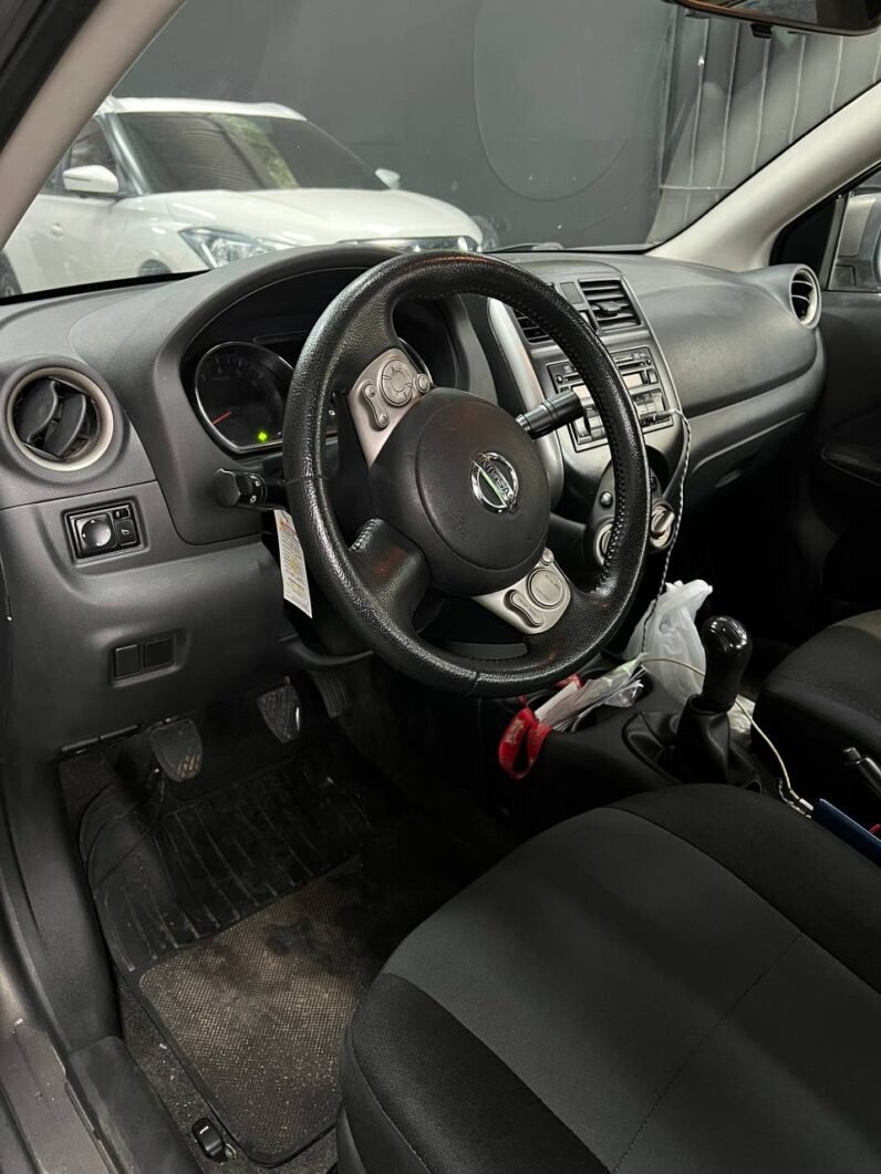 
								NISSAN VERSA ADVANCE MT 1.6 SD full									