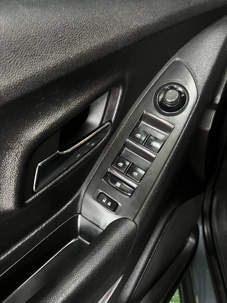 
								CHEVROLET TRACKER LS AT 1.8 4X2 full									