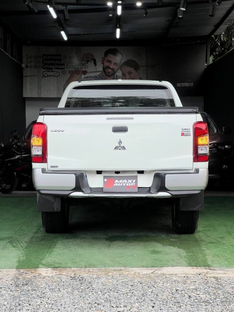 
								MITSUBISHI SPORTERO L200 MT 4X4 DIESEL full									