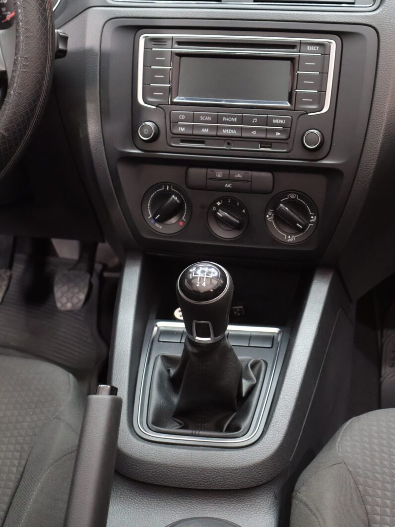 
								VOLKSWAGEN JETTA TRENDLINE MT full									