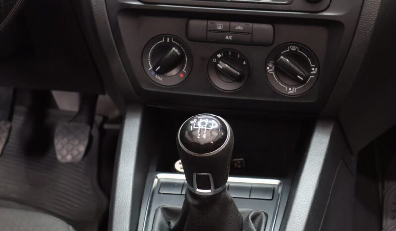 
								VOLKSWAGEN JETTA TRENDLINE MT full									