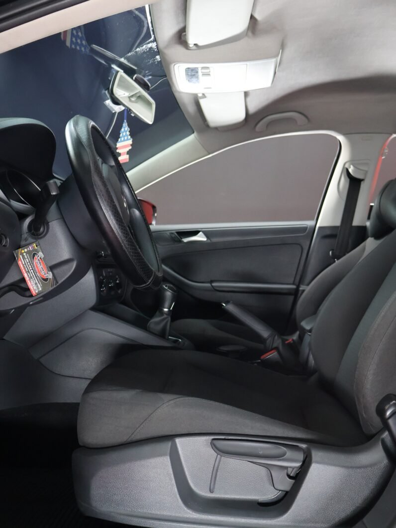 
								VOLKSWAGEN JETTA TRENDLINE MT full									