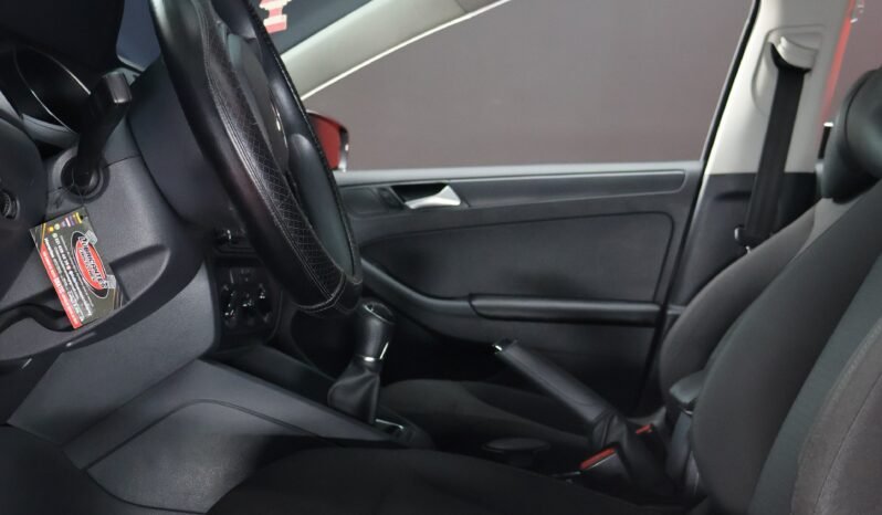 
								VOLKSWAGEN JETTA TRENDLINE MT full									