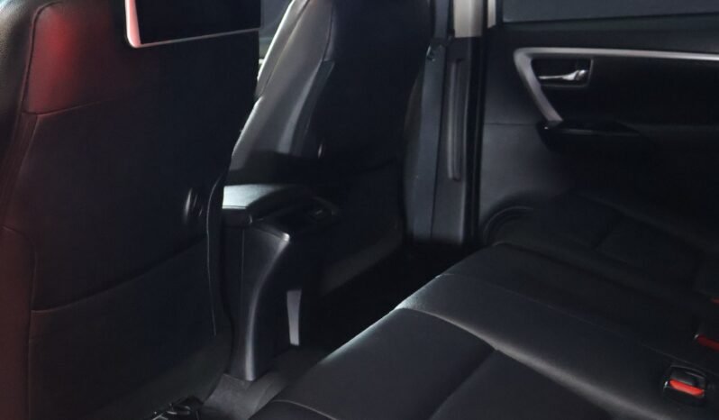 
								TOYOTA FORTUNER SR 2.4 AT DIESEL 4X2 full									