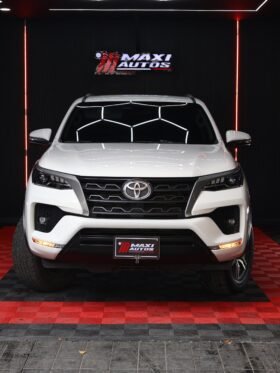 TOYOTA FORTUNER SR 2.4 AT DIESEL 4X2