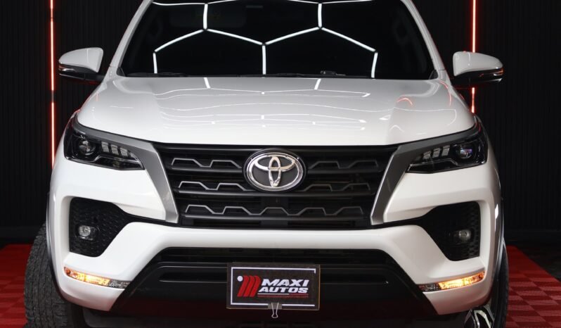 
								TOYOTA FORTUNER SR 2.4 AT DIESEL 4X2 full									